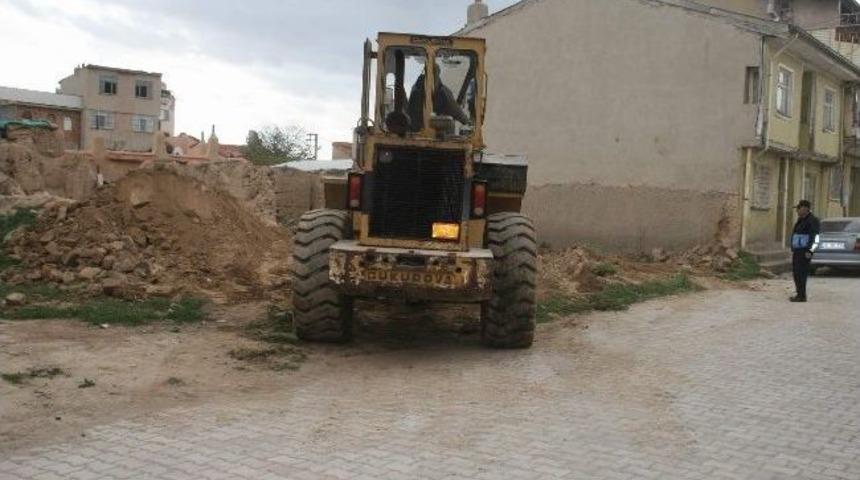 Bolvadin' De İnşaat Atıkları Kaldırılıyor