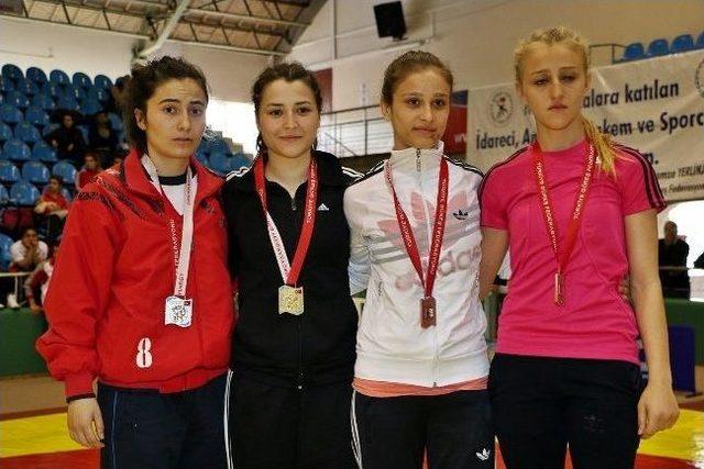 Genç Kadınlar Türkiye Güreş Şampiyonası Edirne’de Başladı