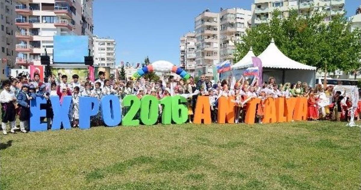 G&ouml;ky&uuml;z&uuml; Expo 2016 Antalya İle Renklendi