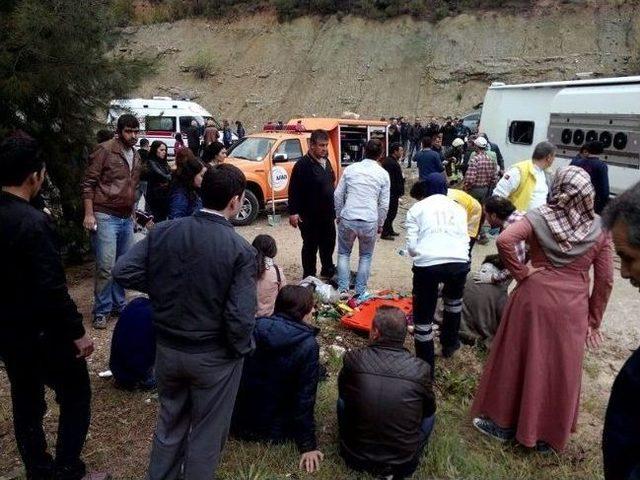 Isparta'da Feci Kaza: 3 Ölü, Çok Sayıda Yaralı