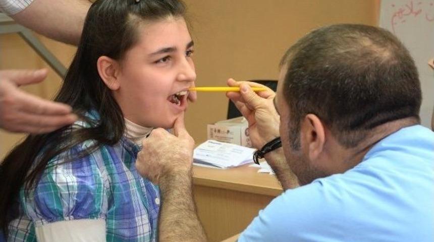 Otistik Engelli &Ccedil;ocuklara Diş Sağlığı Taraması