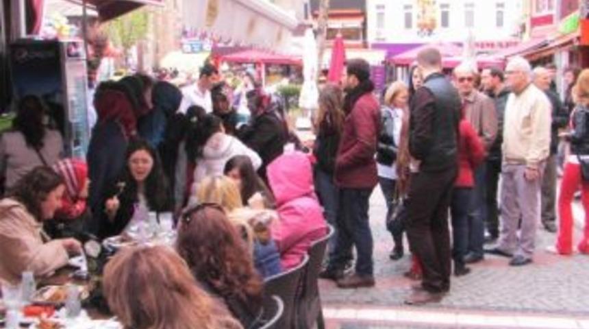 Turistler Edirne&rsquo;de Tava Ciğeri Kuyruğu Oluşturdu