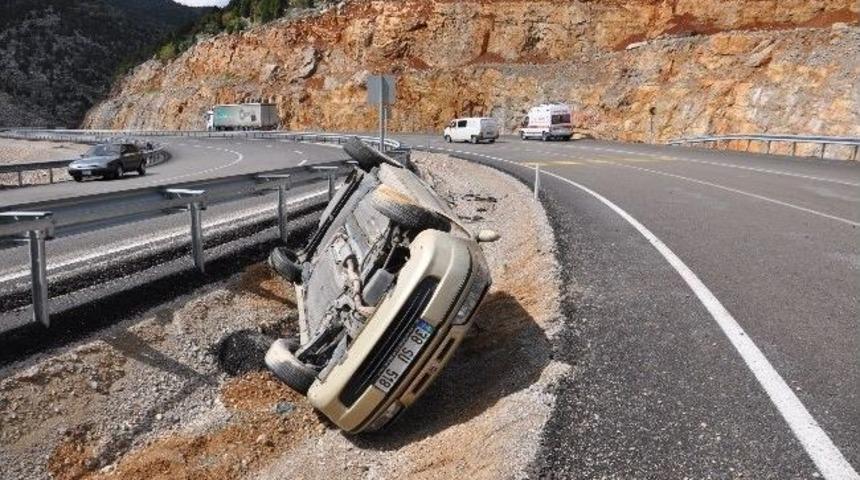 Seydişehir&rsquo;de Otomobil Devrildi: 2 Yaralı
