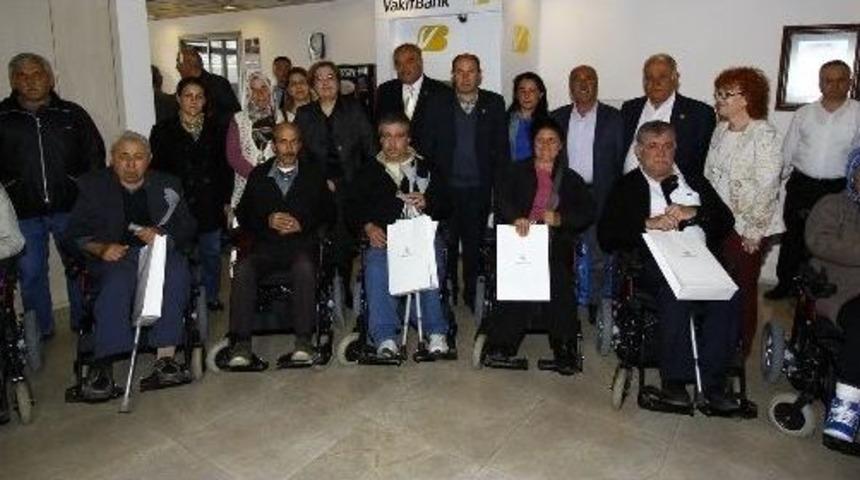 Tekerlekli Sandalyeler Moral Oldu