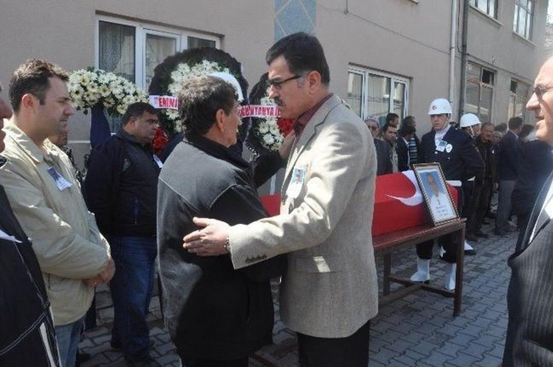 K&uuml;tahya'da &Ouml;len Polis Balıkesir'de Toprağa Verildi