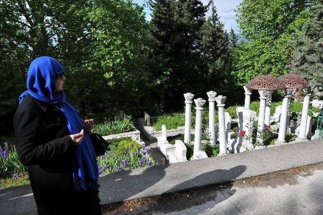 Zeki M&uuml;ren in Babasının Mezarında Hırsızlık Şoku 2