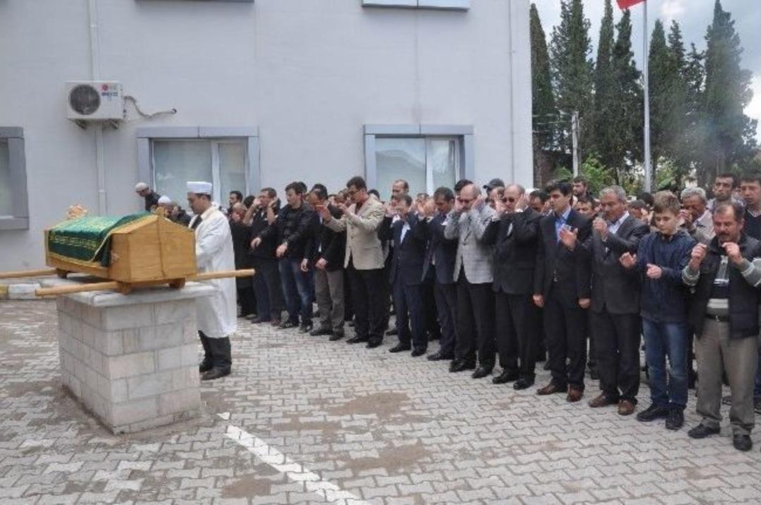 B&uuml;y&uuml;kşehir Belediye Başkanı Uğur, Pamuk&ccedil;u'da Cenazeye Katıldı