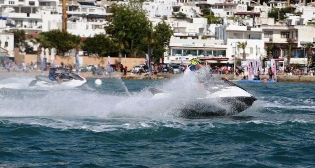 Bodrum'da Jetski Yarışları Heyecanlı Başladı
