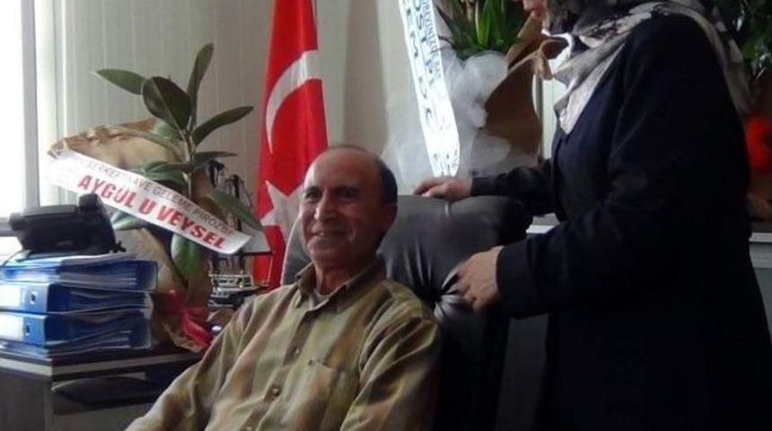 Erciş Belediye Başkanı Diba Keskin, Eski Makam Koltuğunu &Ccedil;aycısına Hediye Etti