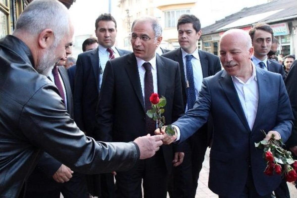 Sekmen, Vatandaşlara Kutlu Doğum G&uuml;l&uuml; Dağıttı