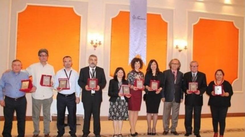 T&uuml;rkiye&rsquo;nin En Nitelikli Turizm Tezleri