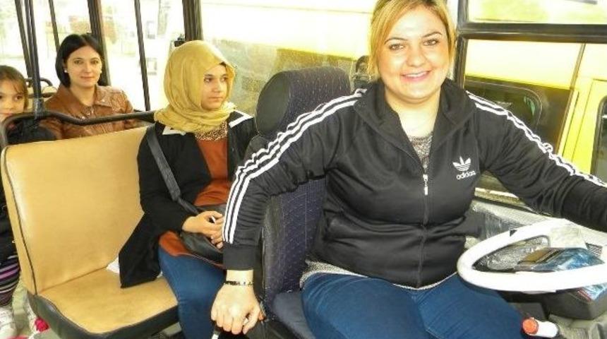 Edirne&rsquo;nin Bayan Minib&uuml;s Şof&ouml;r&uuml; G&ouml;renleri Şaşırtıyor