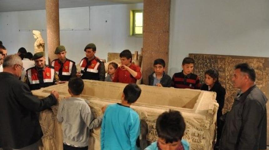 Turizm Haftası&rsquo;nda &Ccedil;ocuklar M&uuml;zeleri Gezdi