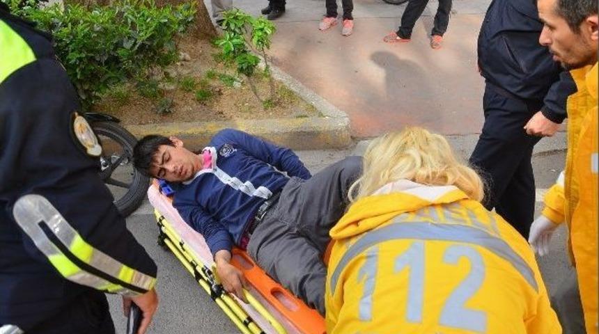 Motosiklet İle Otomobil &Ccedil;arpıştı: 1 Yaralı