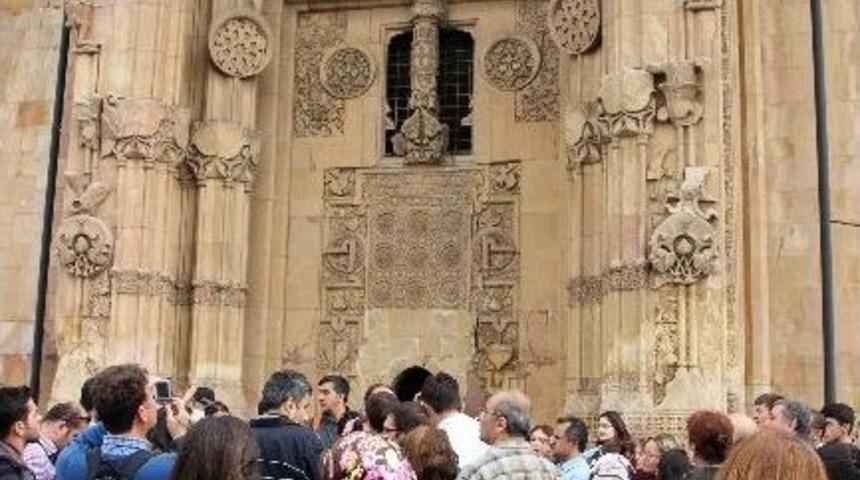 Turizm Haftasında Divriği Ulu Camisine Turist Akını