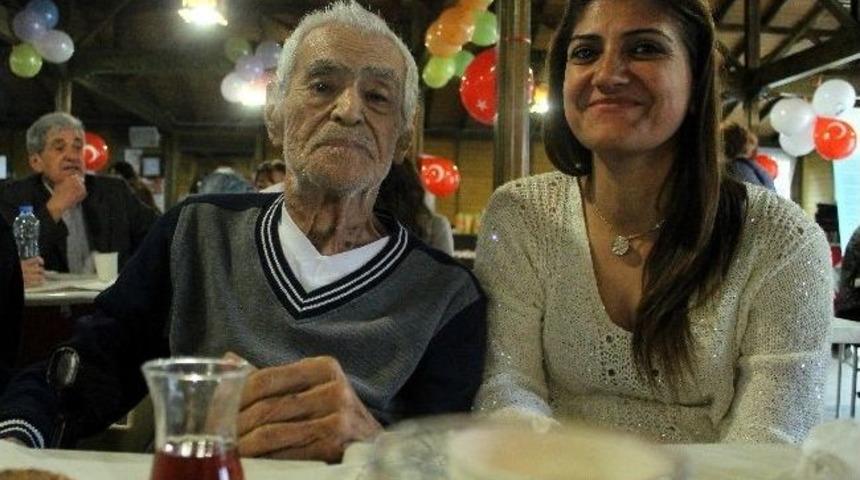 Konuştuğu Arkadaşını Unuttu Ama 'sigarayı' Unutmadı