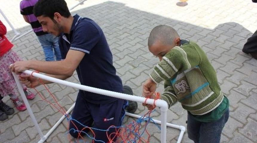 Kt&uuml;&rsquo;l&uuml; &Ouml;ğrenciler Yomra Tandırlı İlk&ouml;ğretim Okulunu Yenilediler