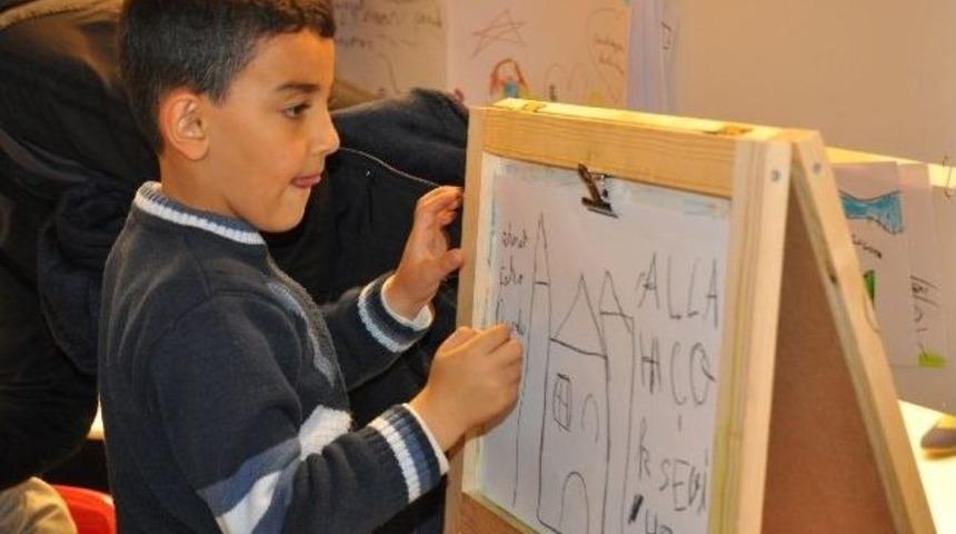 &Ccedil;ocuklar Hem Eğleniyor Hem De &Ouml;ğreniyor