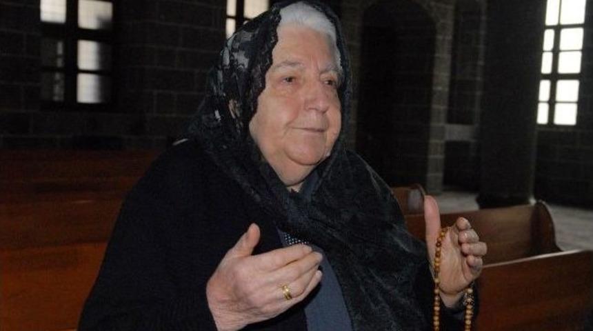 Diyarbakır&rsquo;da Paskalya Bayramı Ayinle Kutlandı