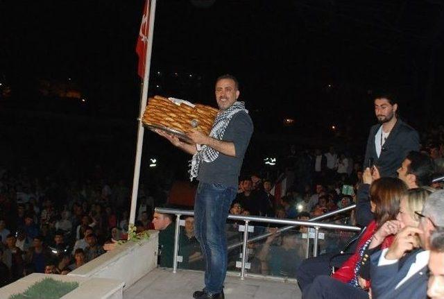 (&ouml;zel Haber) Sanat&ccedil;ı Hakuk Levent Batman&rsquo;da Konser Verdi 1