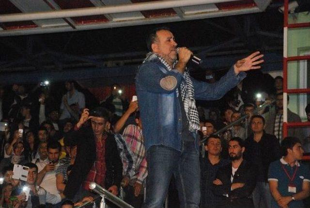 (&ouml;zel Haber) Sanat&ccedil;ı Hakuk Levent Batman&rsquo;da Konser Verdi 2