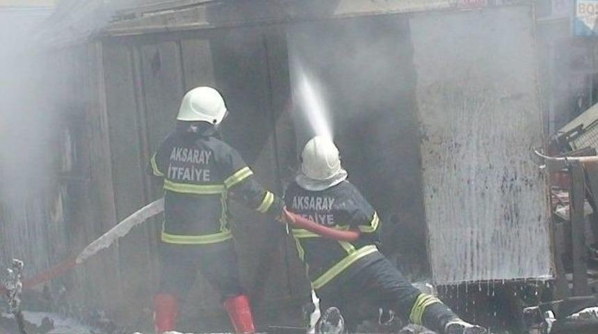 Aksaray&rsquo;da Atıl Vaziyetteki Konteyner Yandı