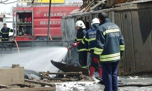 Aksaray’da Atıl Vaziyetteki Konteyner Yandı 3