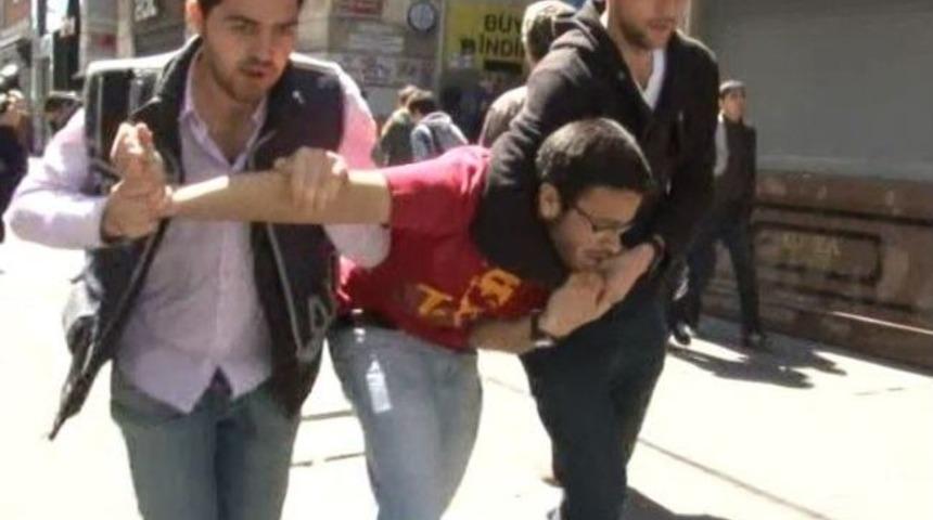 Beyoğlu&rsquo;nda M&uuml;dahale Sonrası Taraftarlara G&ouml;zaltı