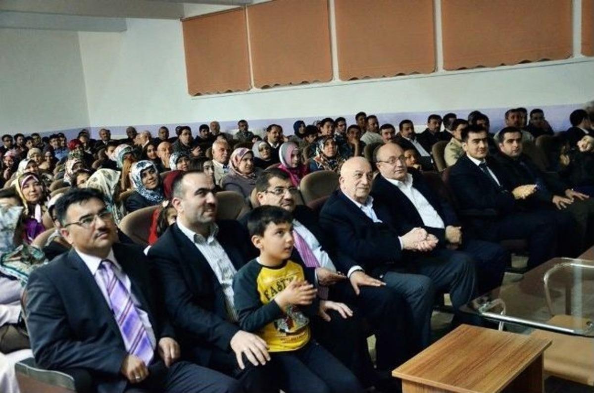 Tosya'da 'herkes O'nu Okuyor' &Ouml;d&uuml;lleri Dağıtıldı