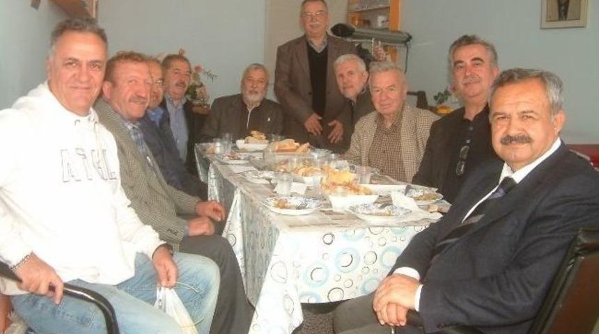 Burhaniye&rsquo;de Başkan Uysal&rsquo;a G&uuml;ve&ccedil;li Kutlama