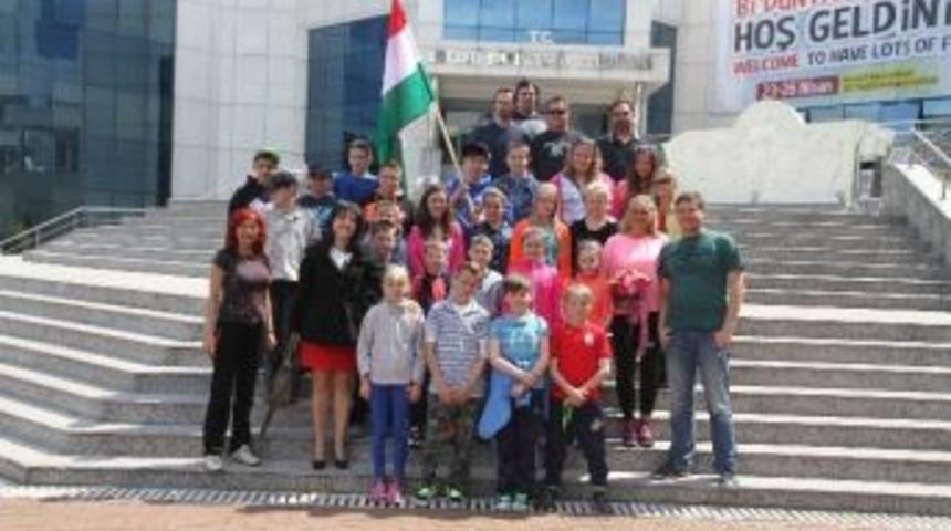 23 Nisan Misafirleri Gelmeye Devam Ediyor