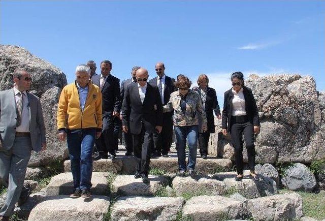 Talat, Hattuşayı Gezdi 1