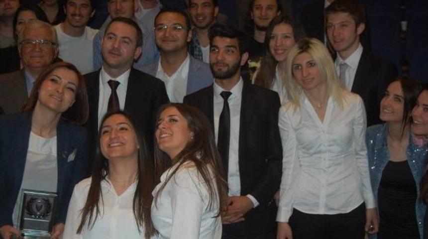 T&uuml;rkiye Gen&ccedil;lik Konfederasyonu Konferanslara Devam Ediyor