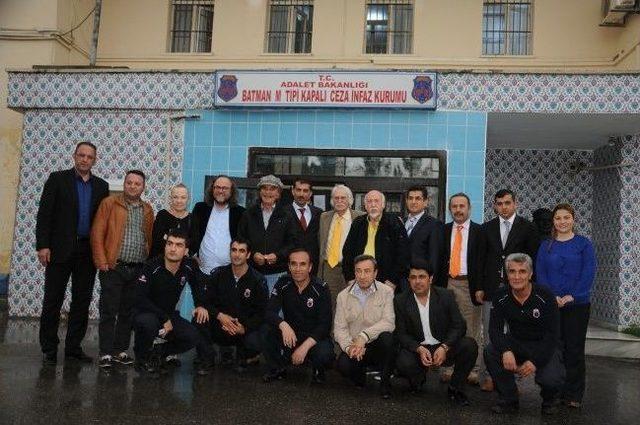 Yeşil&ccedil;am Sanat&ccedil;ıları Kader Mahkumlarını Ziyaret Etti 3