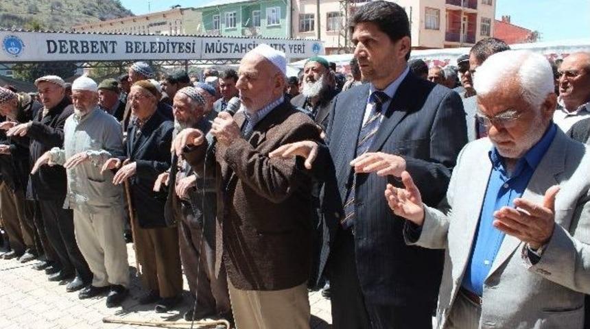 Derbent&rsquo;te Yağmur Duası Ve Mısır'daki M&uuml;sl&uuml;manlara Dua