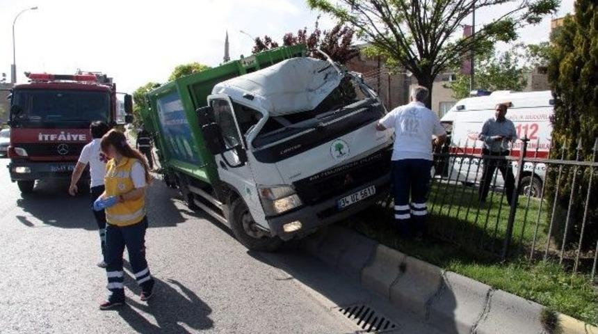 Gaziantep&rsquo;te Trafik Kazası: 2 &Ouml;l&uuml;, 1 Yaralı