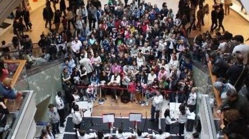 &Ccedil;ocuklar 23 Nisan&rsquo;da Espark&rsquo;a Koşacak