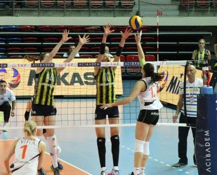 Fenerbahçe, Acıbadem Bayanlar Voleybol Ligi’nde Finale Yükseldi
