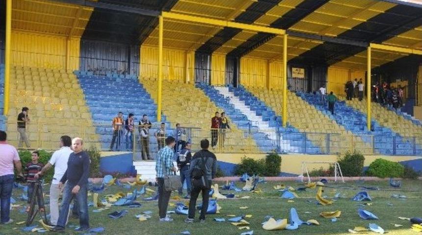 Yenilgiyi Kabullenemeyen Yeni Malatyaspor Taraftarı Stadı Savaş Alanına &Ccedil;evirdi