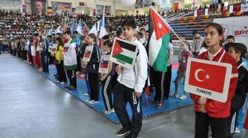 4. Uluslararası Rumi &Ccedil;ocuk Spor Oyunları Konya&rsquo;da Başladı