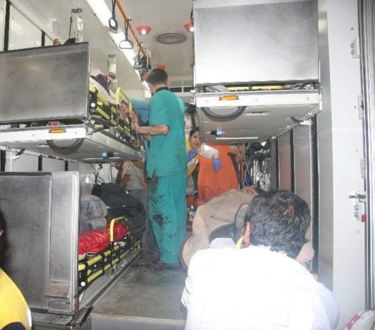 Suriye Savaş U&ccedil;akları &ldquo;varil&rdquo; Bombaları İle Pazar Yerini Vurdu &Ccedil;ok Sayıda &Ouml;l&uuml; Ve Yaralı Var