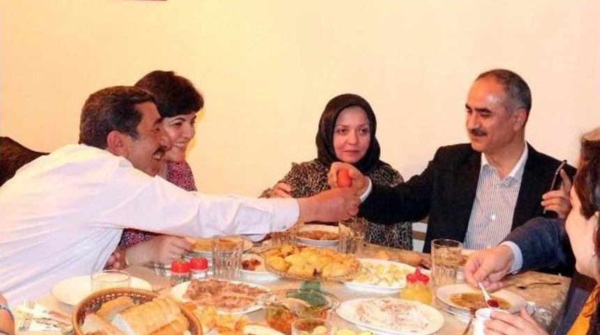 Sivas Belediye Başkanı Aydın, Paskalya Kutlamasına Katıldı