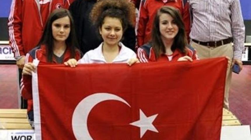 Avrupa Squash Federasyonundan Squash T&uuml;rk Milli Takımına Faır Play &Ouml;d&uuml;l&uuml;