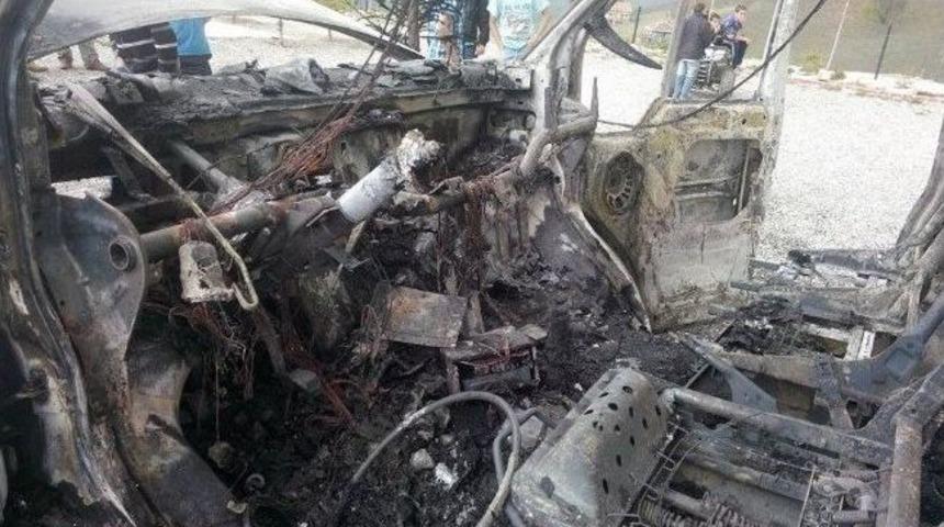 Park Halindeki Minib&uuml;s Yandı