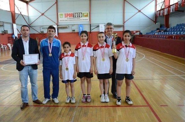 K&uuml;&ccedil;&uuml;k Badmintoncular D&uuml;zce&rsquo;de Şampiyon Oldu 2