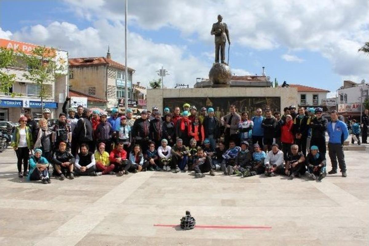 Bisikletseverler Urla&rsquo;da Mola Verdi