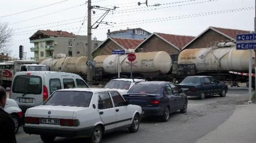 Muratlı Trenyolu S&uuml;r&uuml;c&uuml;lere &Ccedil;ile &Ccedil;ektiriyor