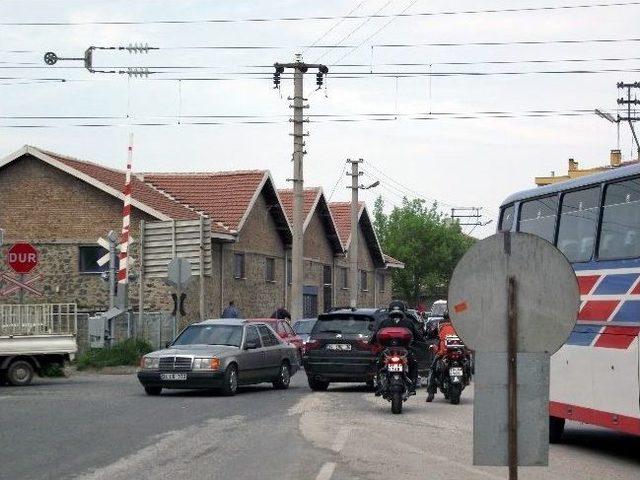 Muratlı Trenyolu Sürücülere Çile Çektiriyor