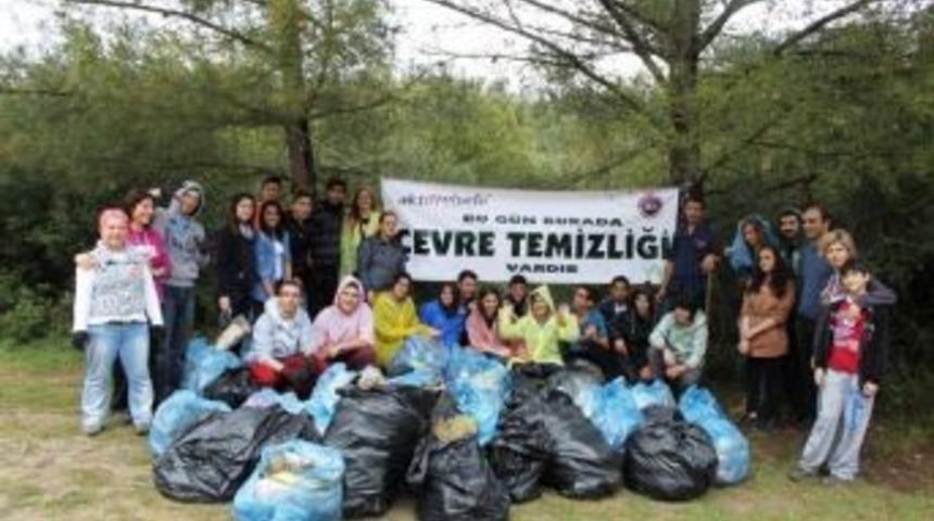 Bornova Aktiffelsefe&rsquo;den &Ccedil;evre Temizliği