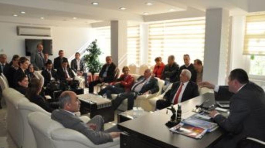 Posbıyık Nuri Tekin'i kutladı